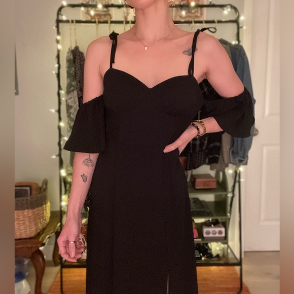 Urban Outfittiers black shoulder tie flutter sleeve midi dress. Size S. - Picture 1 of 9